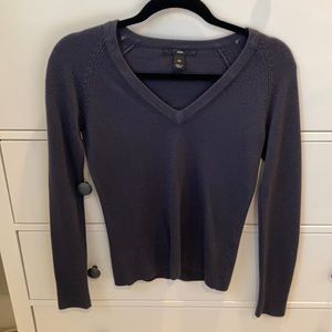 H&M v neck navy blue sweater - Super soft & cozy!